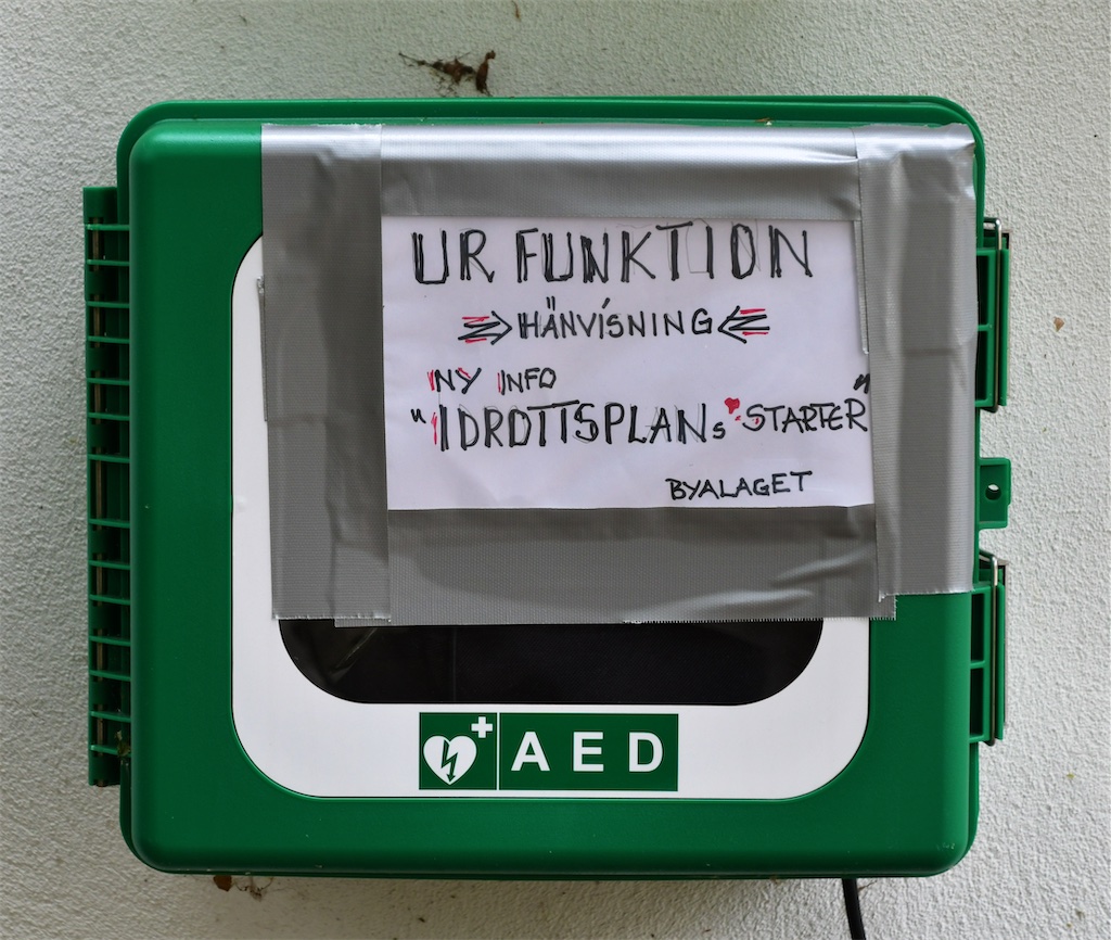 Hjärtstartaren vid Pastafabriken ur funktion – hänvisning till idrottsplatsen.